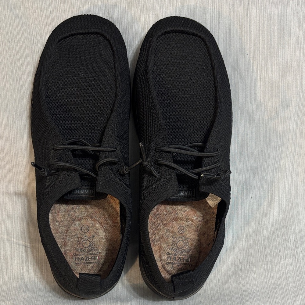 ITAZERO Men's 10.5 wide 
BRAND NEW NEVER WORN!